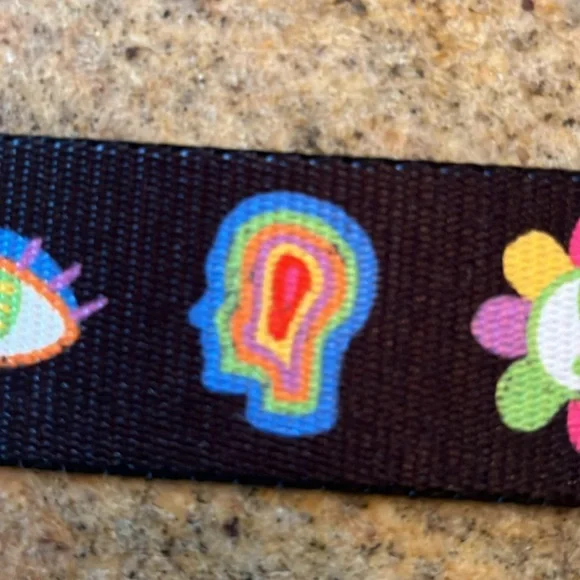 Colorful reversible DIY style belt, brand new and adjustable size from 42in-22in - Picture 9 of 9